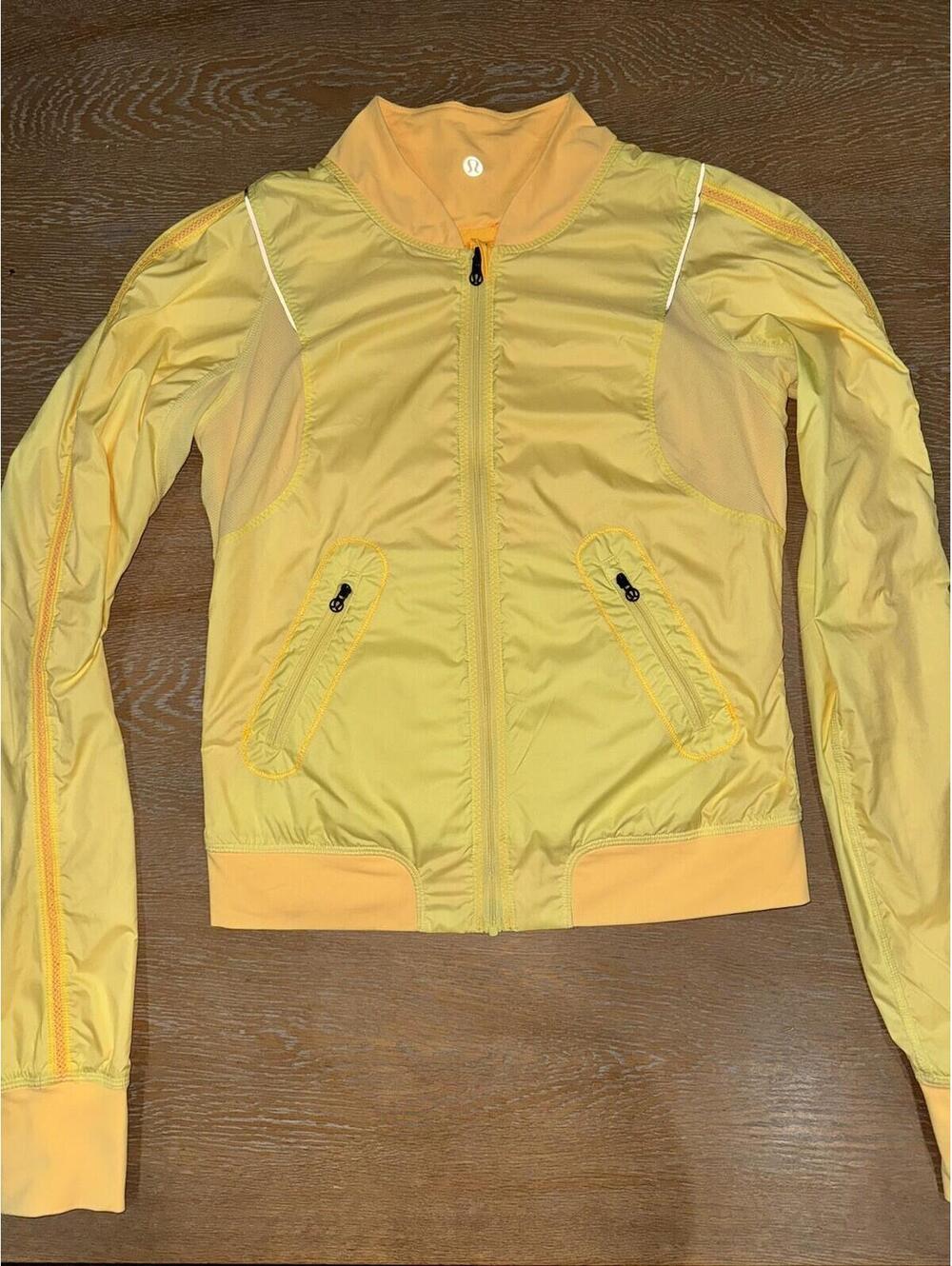 Lululemon Two to Make it True Reversible Jacket 2 Mellow Yellow /Burning Yellow